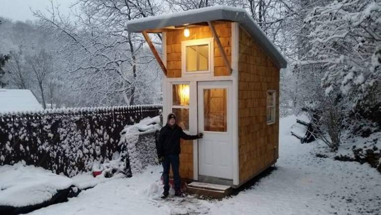 For the Cost of an Iphone He made a House of only 89 Squares, but Wait Until you See Inside