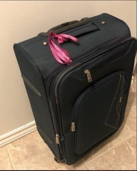 HT7. Never Tie a Ribbon on Luggage